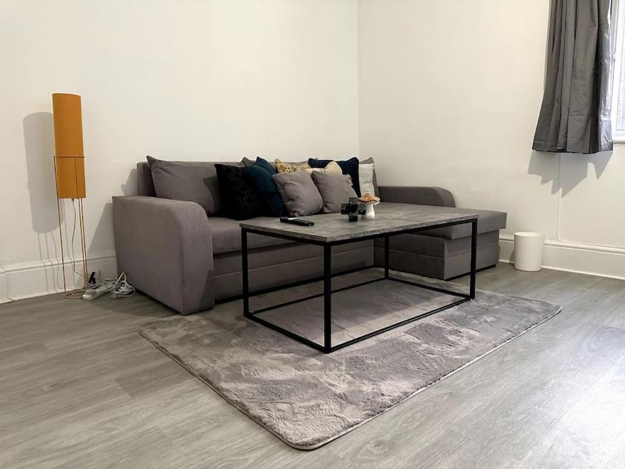Spectacular 2 Bedroom On Tower Bridge Londen Buitenkant foto